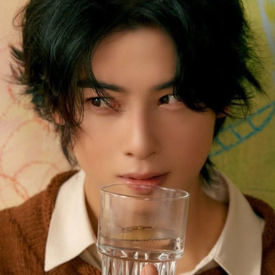 Recent activity shot of Cha Eunwoo