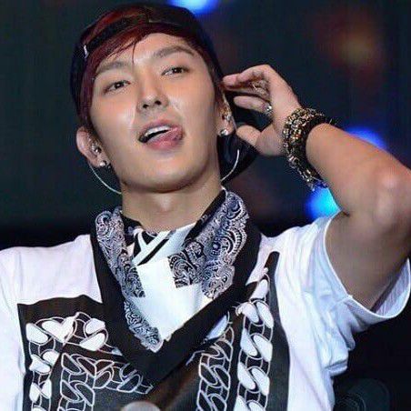 A moment captured by a fan of Lee Joongi