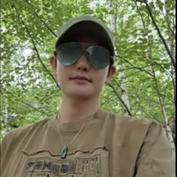 A moment captured by a fan of Park Sihoo