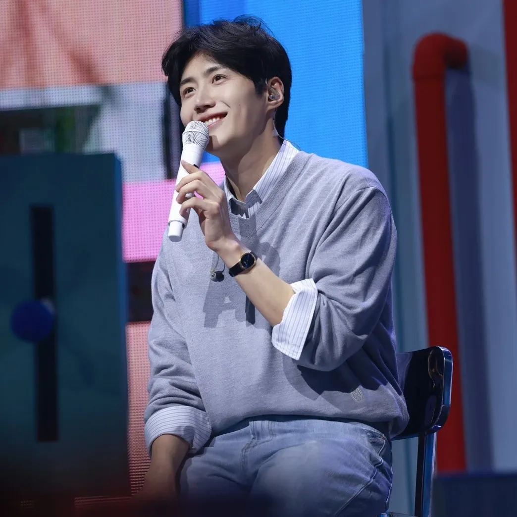 金宣虎的最新照片