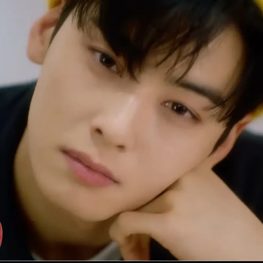 A moment captured by a fan of Cha Eunwoo