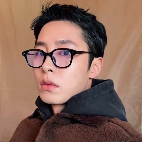 Recent activity shot of Lee Jaewook