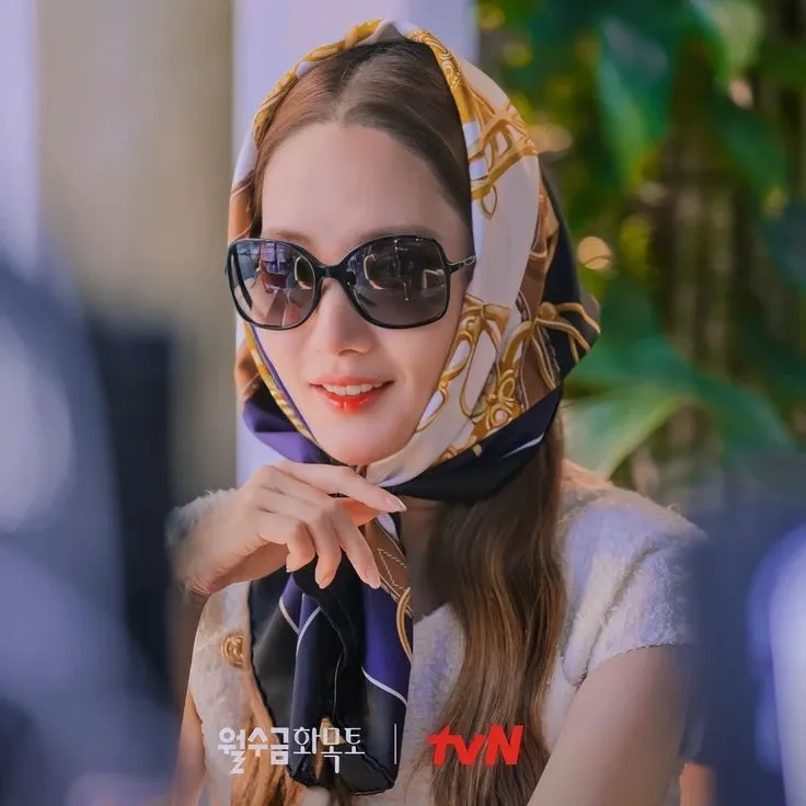 Behind-the-scenes cut of Park Minyoung