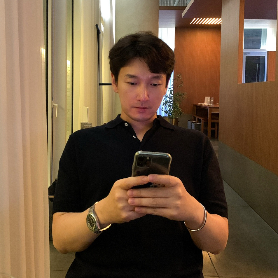 Behind-the-scenes cut of Cho Seungwoo 