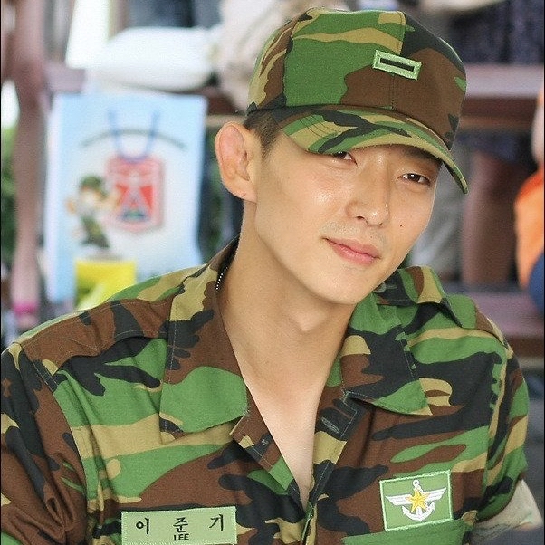 A moment captured by a fan of Lee Joongi