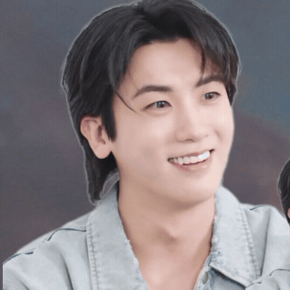 A moment captured by a fan of Park Hyungsik