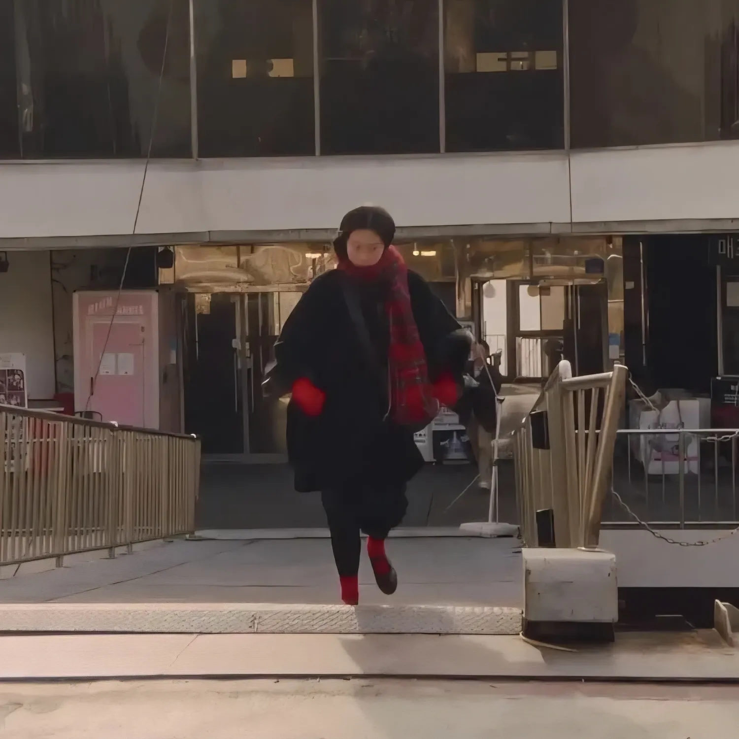 Behind-the-scenes cut of Han Yeji