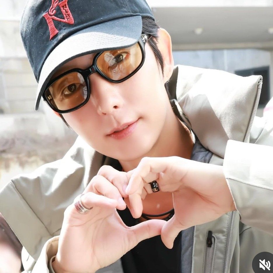 Behind-the-scenes cut of Lee Joongi