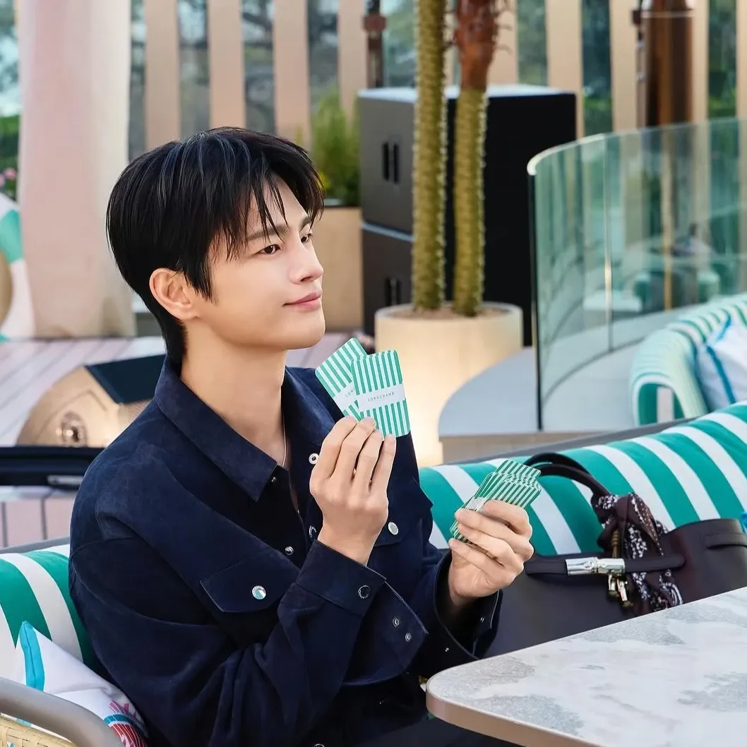 A moment captured by a fan of Seo Inguk