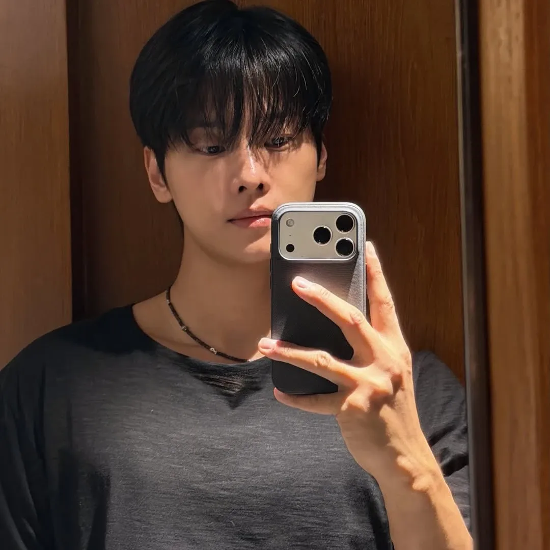 A moment captured by a fan of Cha Hakyeon (N)