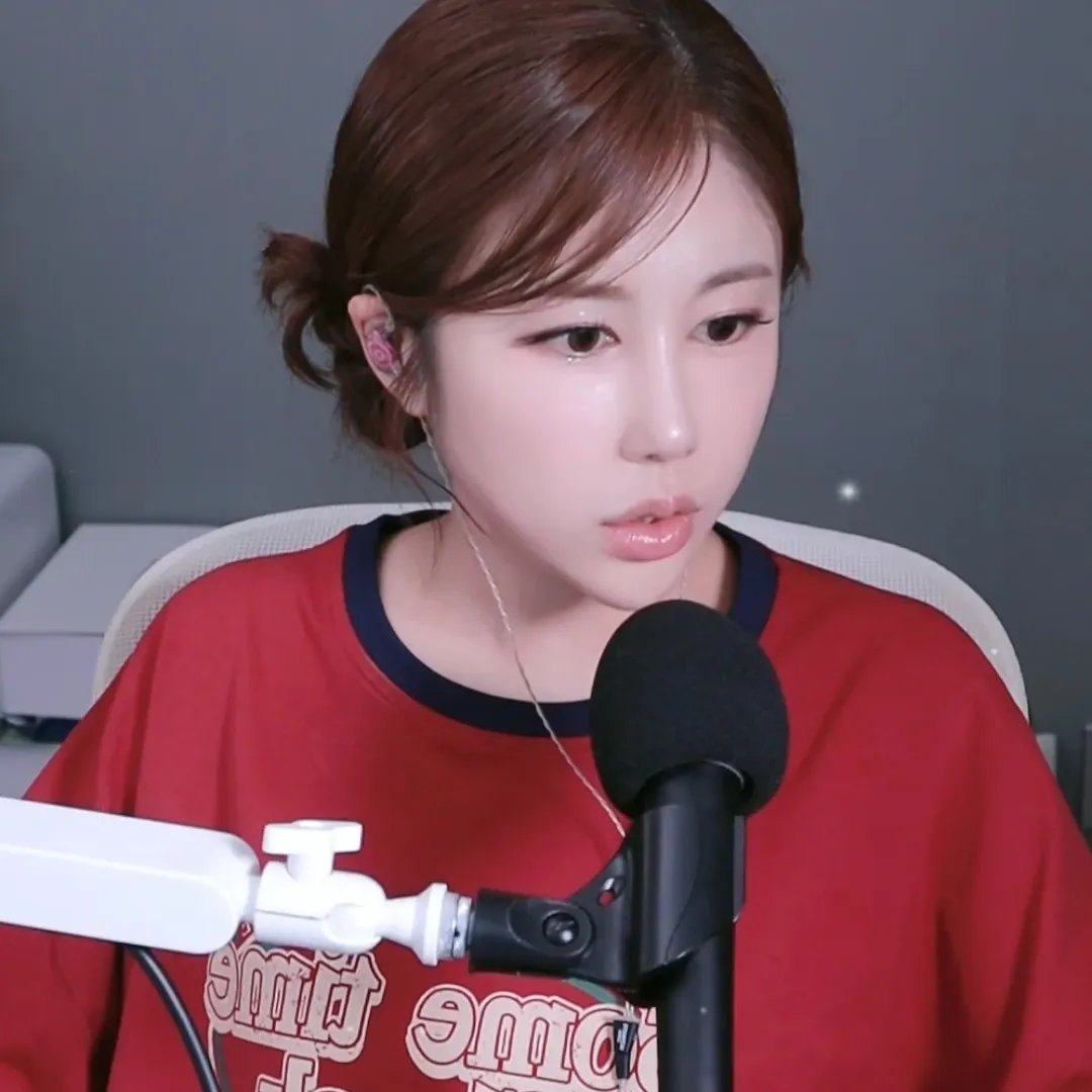 Latest photo of Kim Soyou