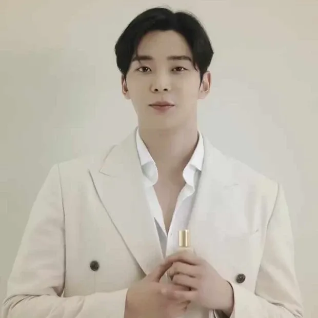 Momen yang diabadikan oleh penggemar Rowoon