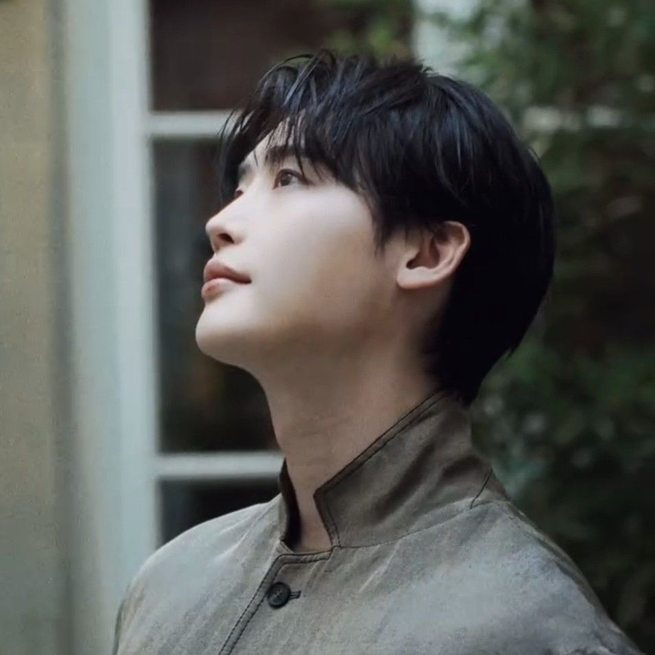 Latest photo of Lee Jongsuk