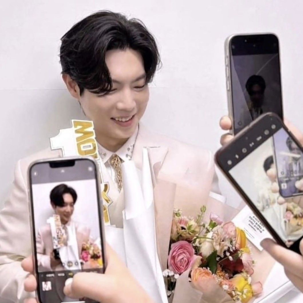 A moment captured by a fan of Son Taejin