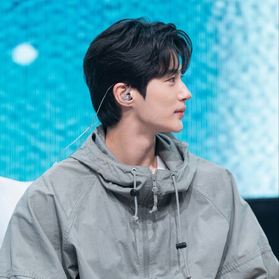 Recent activity shot of Byeon Wooseok