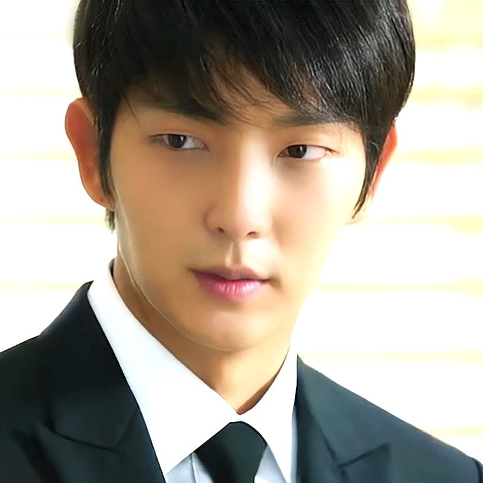 Foto terbaru dari Lee Joongi