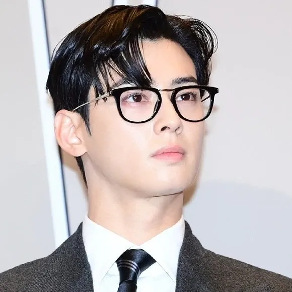 A moment captured by a fan of Cha Eunwoo
