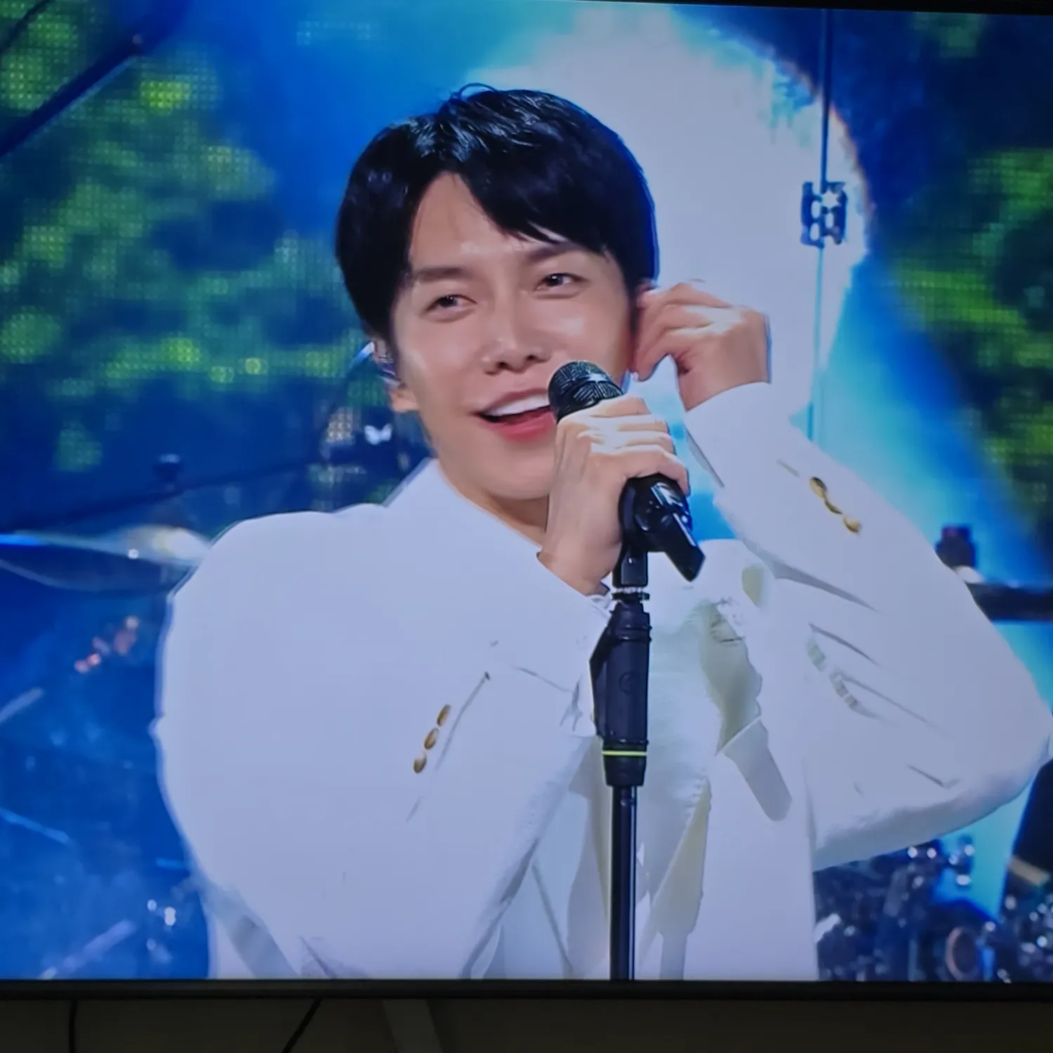 Momen yang diabadikan oleh penggemar Lee Seunggi