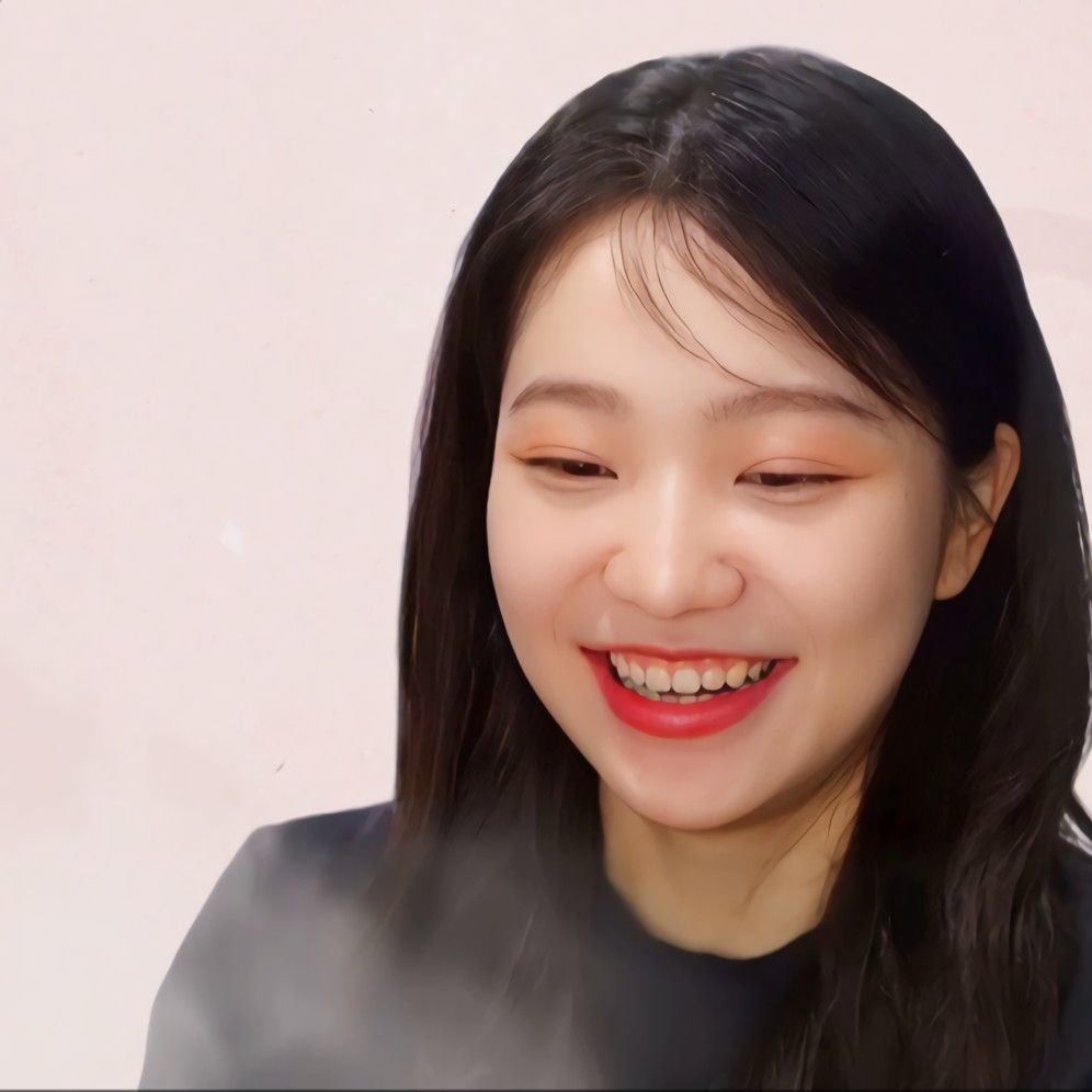 A moment captured by a fan of Yeri (1999)
