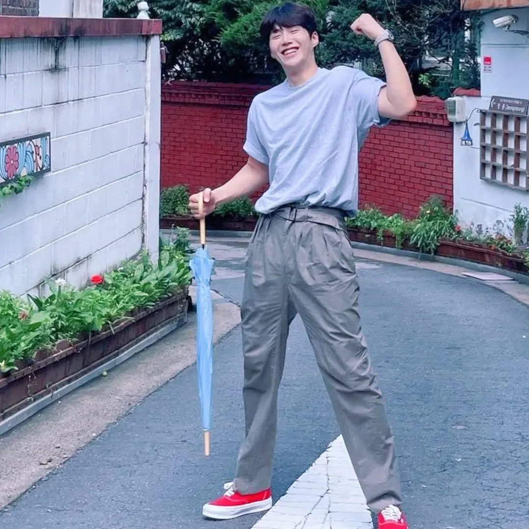 Behind-the-scenes cut of Kim Seonho