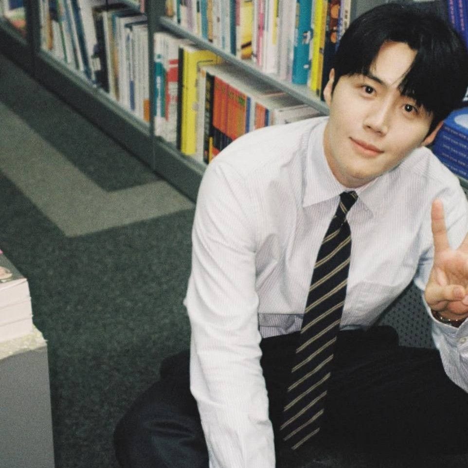 Behind-the-scenes cut of Kim Seonho