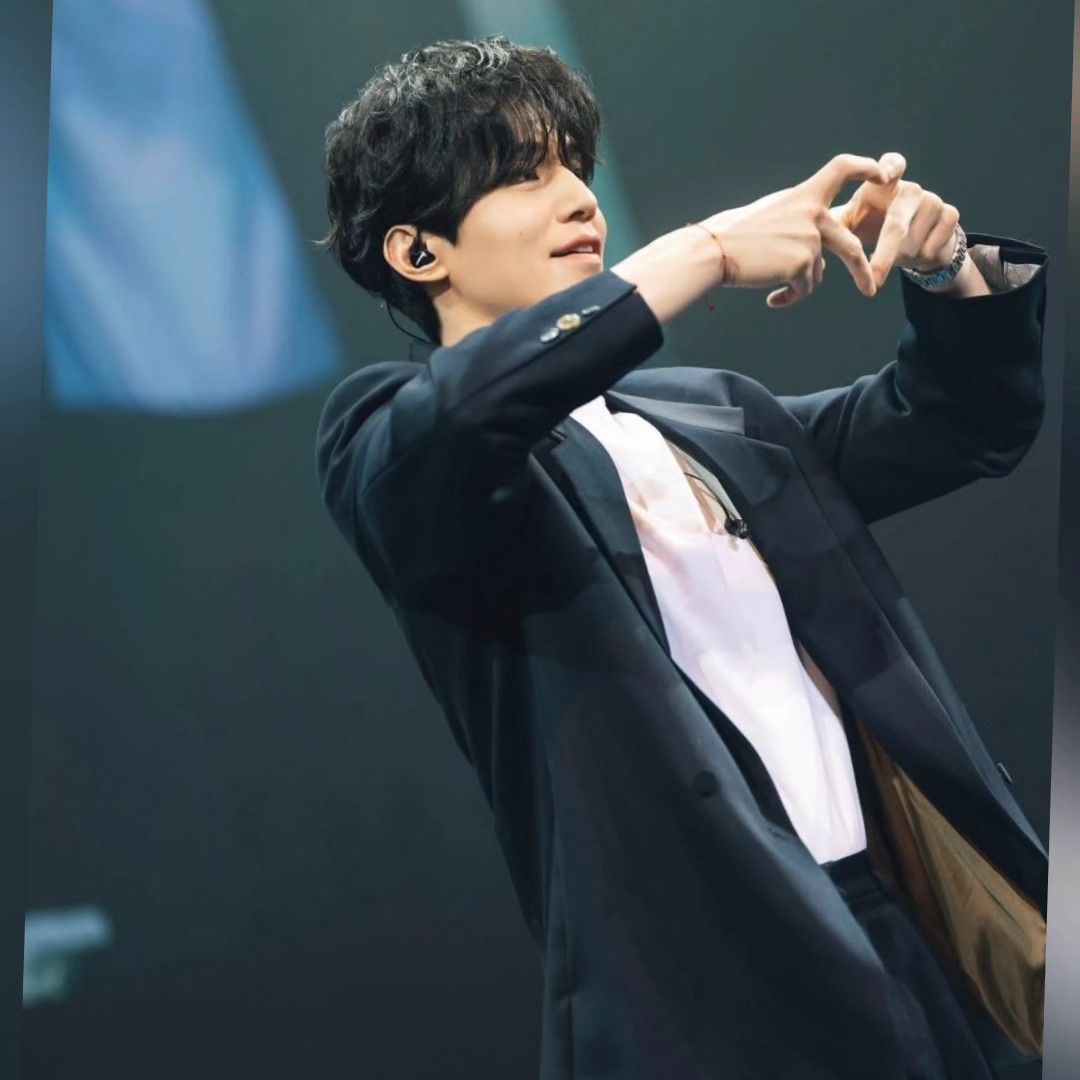 Recent activity shot of Lee Dongwook