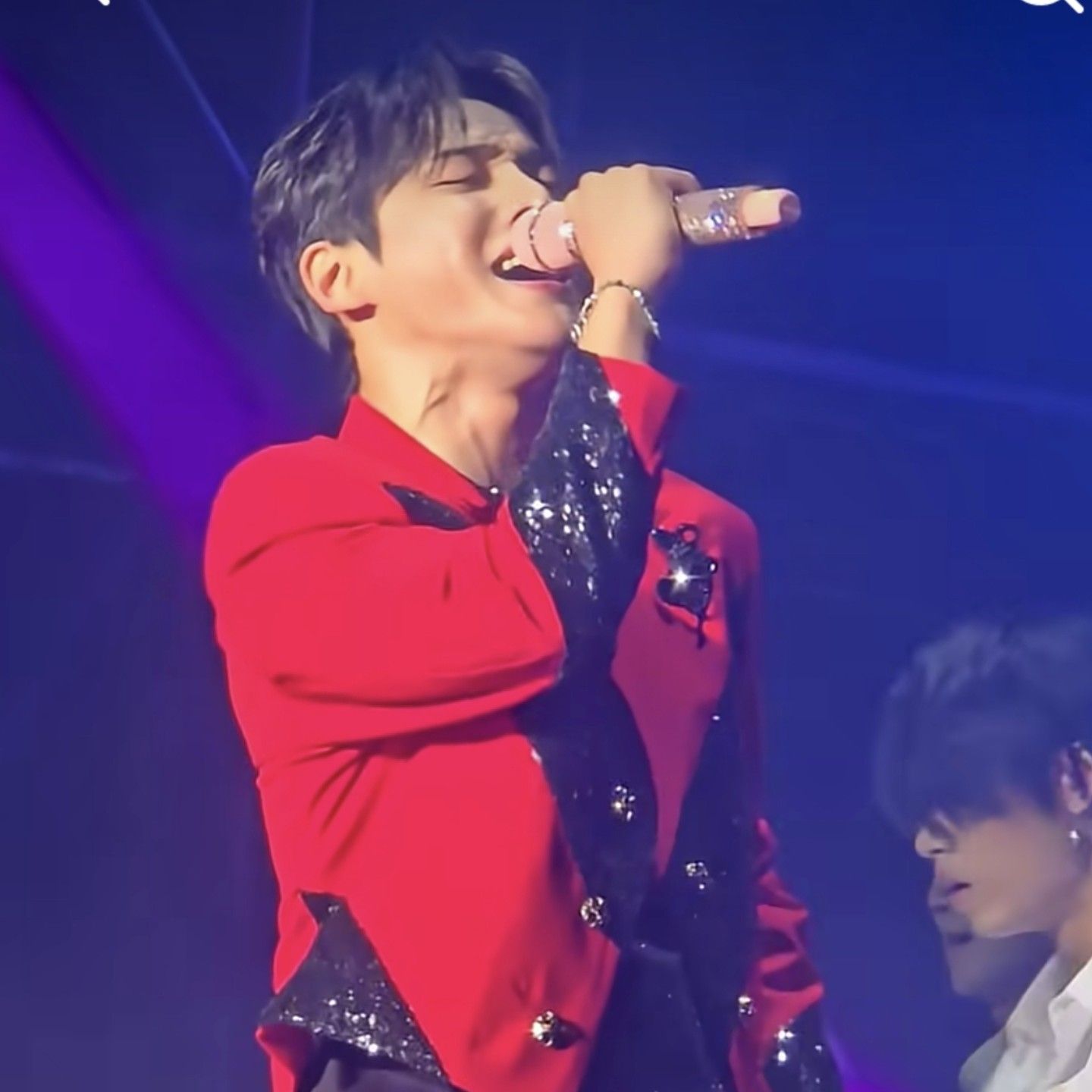 A moment captured by a fan of Seong Ri