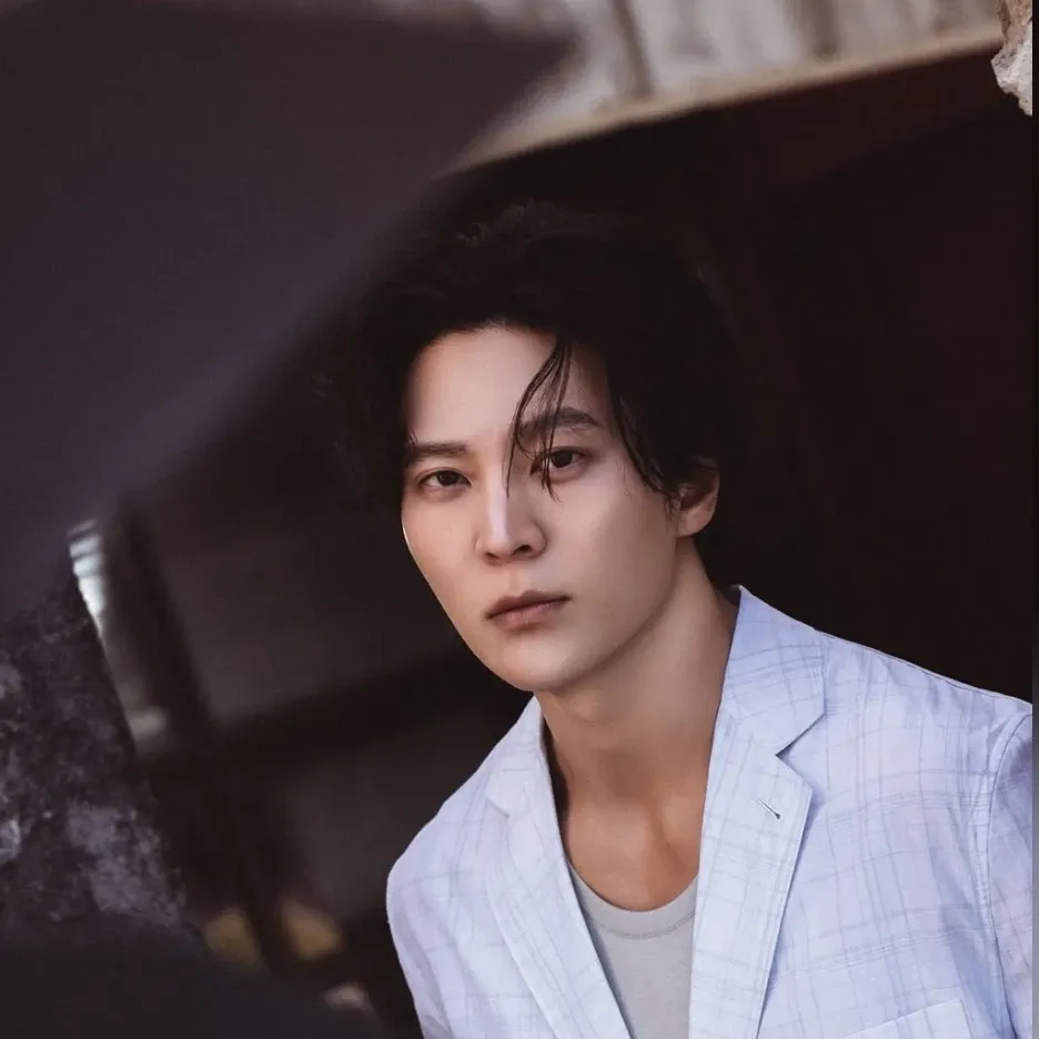 Behind-the-scenes cut of Juwon