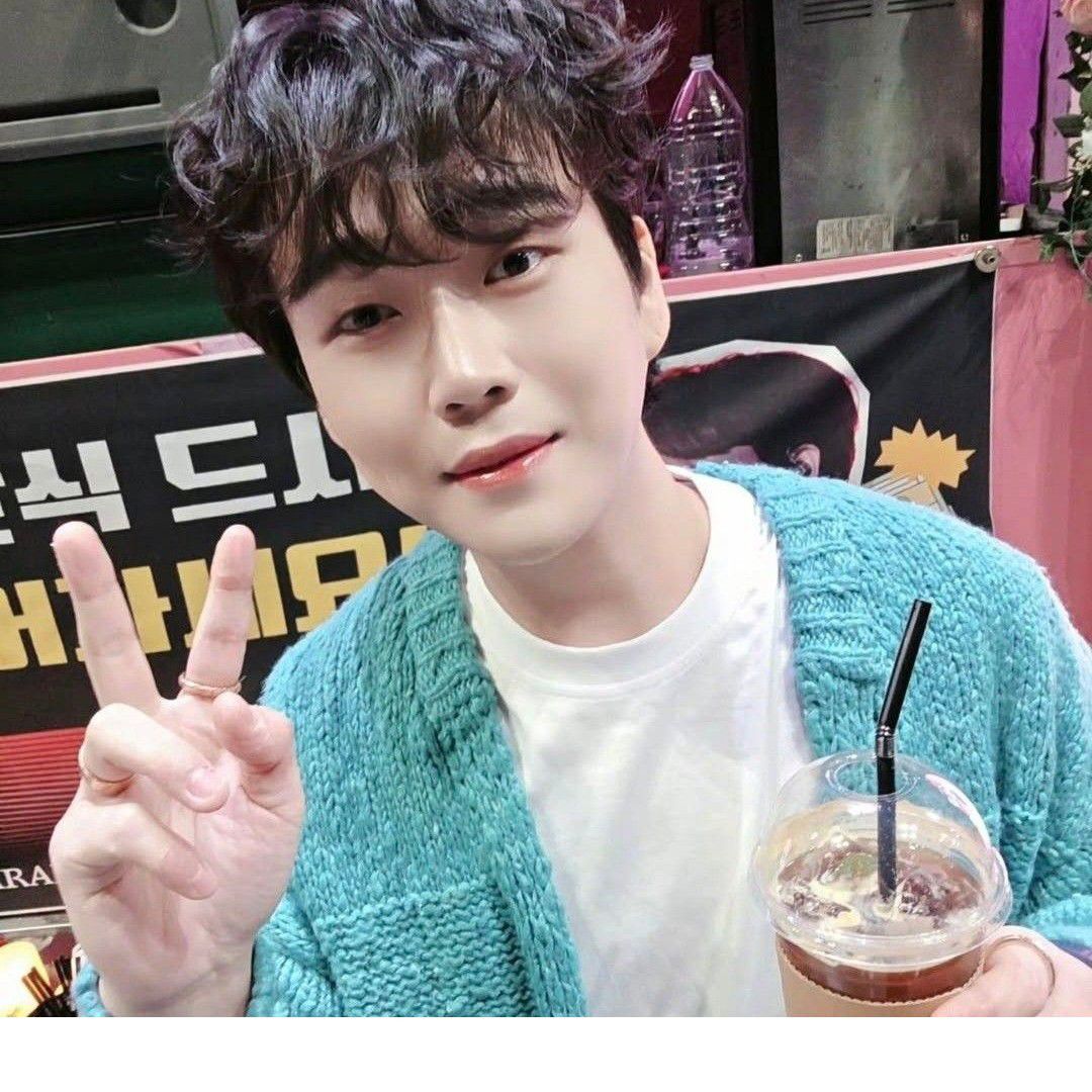 Behind-the-scenes cut of Hwang Youngwoong