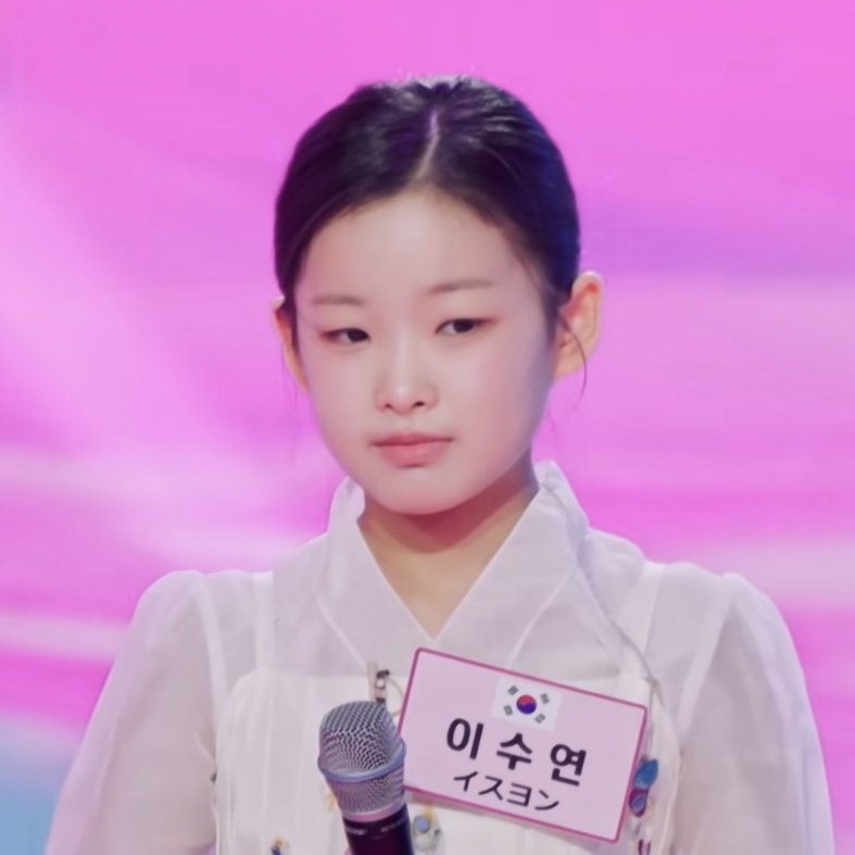 Behind-the-scenes cut of Lee Sooyeon