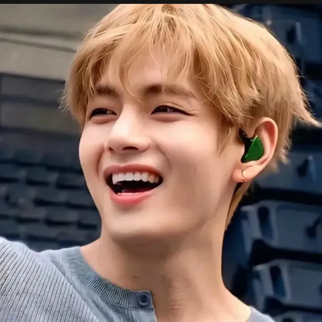 Latest photo of Kim Taehyung (V)