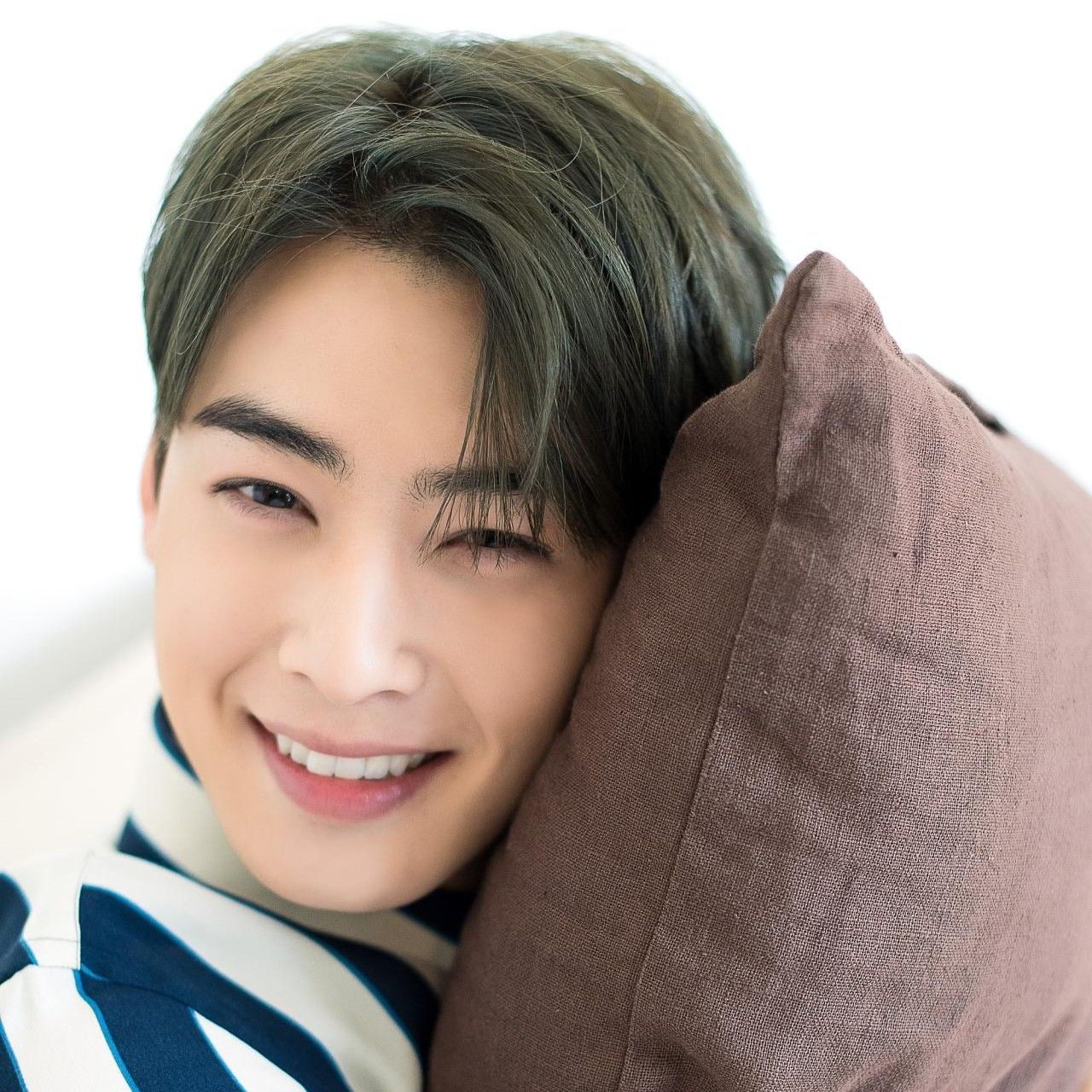 Behind-the-scenes cut of Cha Eunwoo