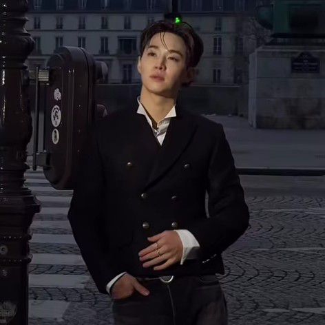 A moment captured by a fan of Henry