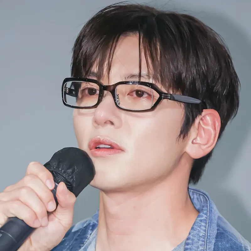 Behind-the-scenes cut of Ji Changwook