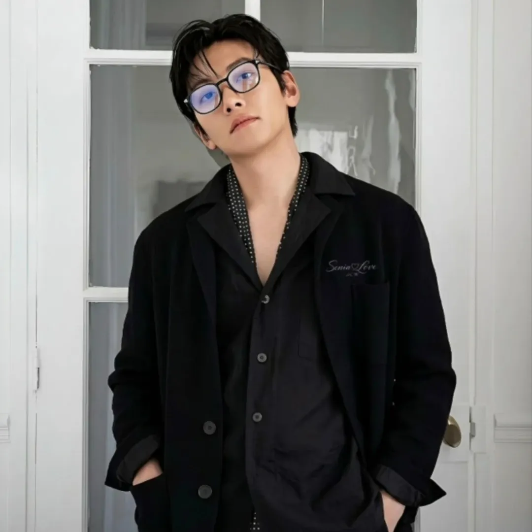 Behind-the-scenes cut of Ji Changwook