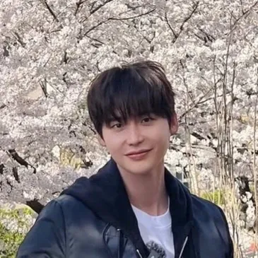 Latest photo of Lee Jongsuk