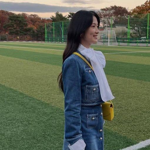 Behind-the-scenes cut of Kim Hyeyoon