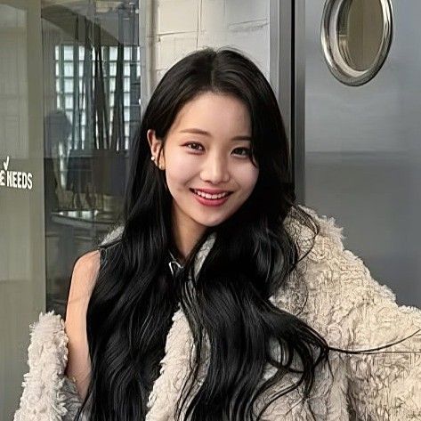 Recent activity shot of Kim Soyeon (2004)