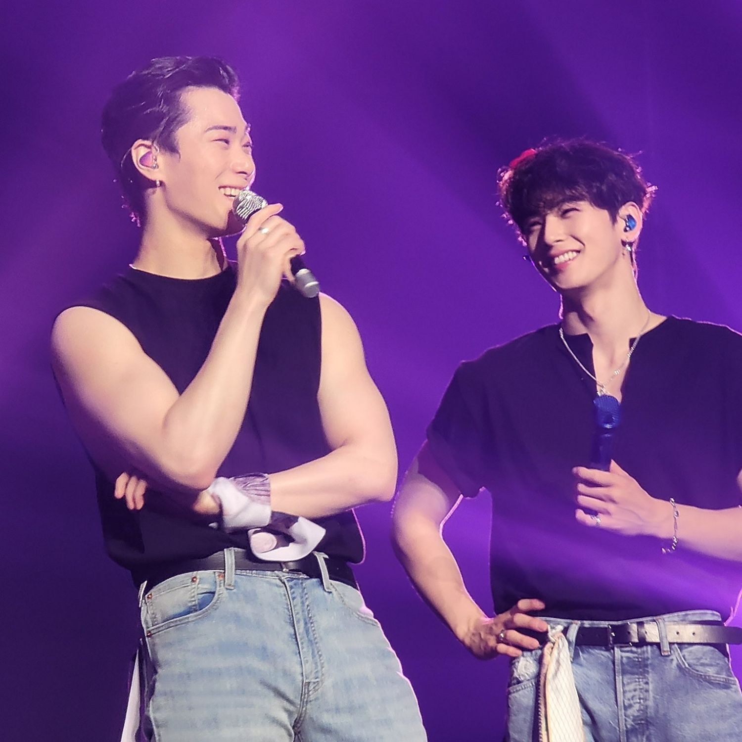 粉丝拍下的车银优瞬间