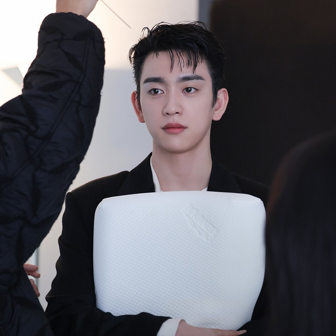 Cuplikan di balik layar dari Park Jinyoung
