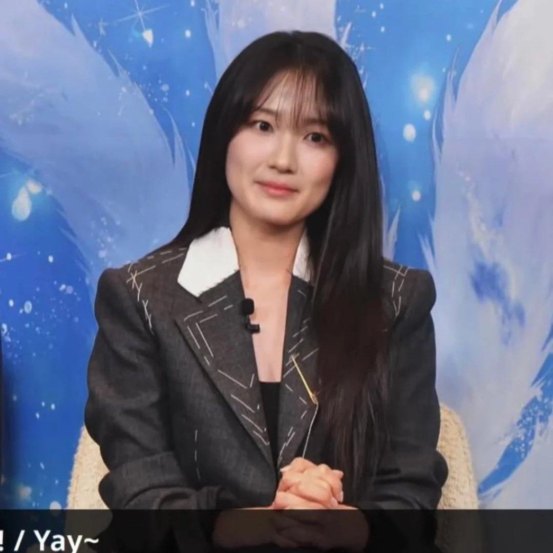 Behind-the-scenes cut of Kim Hyeyoon