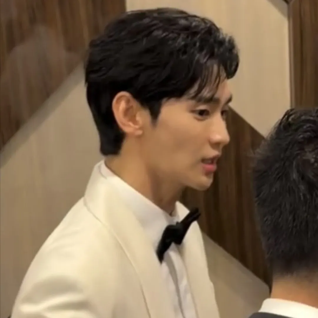 A moment captured by a fan of Kim Soohyun