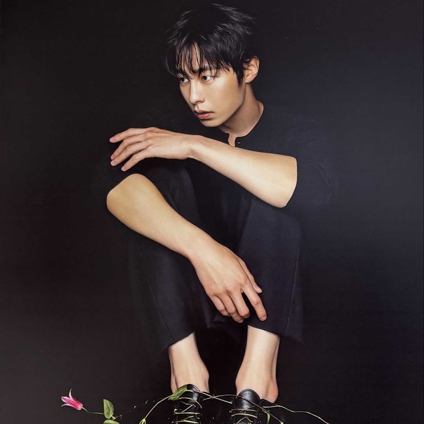 Behind-the-scenes cut of Lee Jaewook