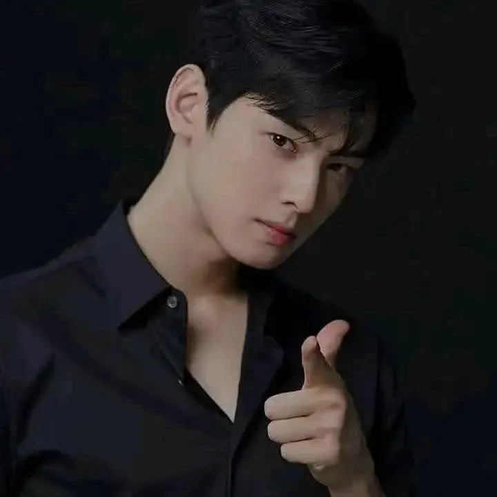 Recent activity shot of Cha Eunwoo