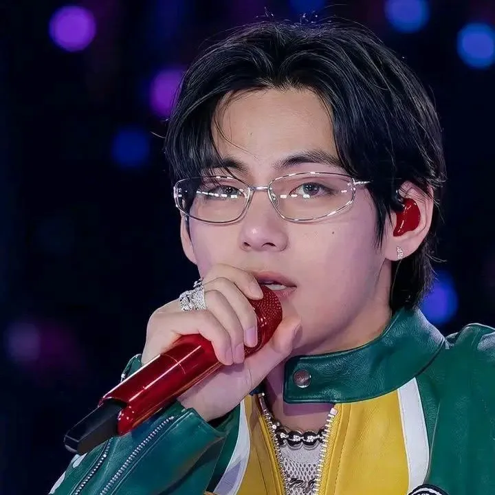 Latest photo of Kim Taehyung (V)