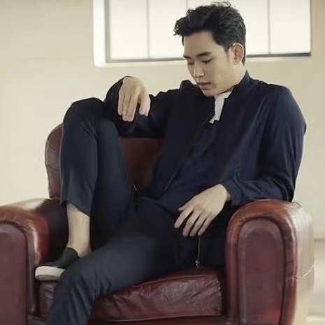 粉丝拍下的金秀贤瞬间