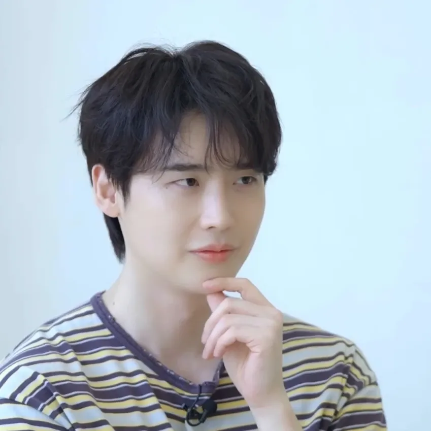 Recent activity shot of Lee Jongsuk