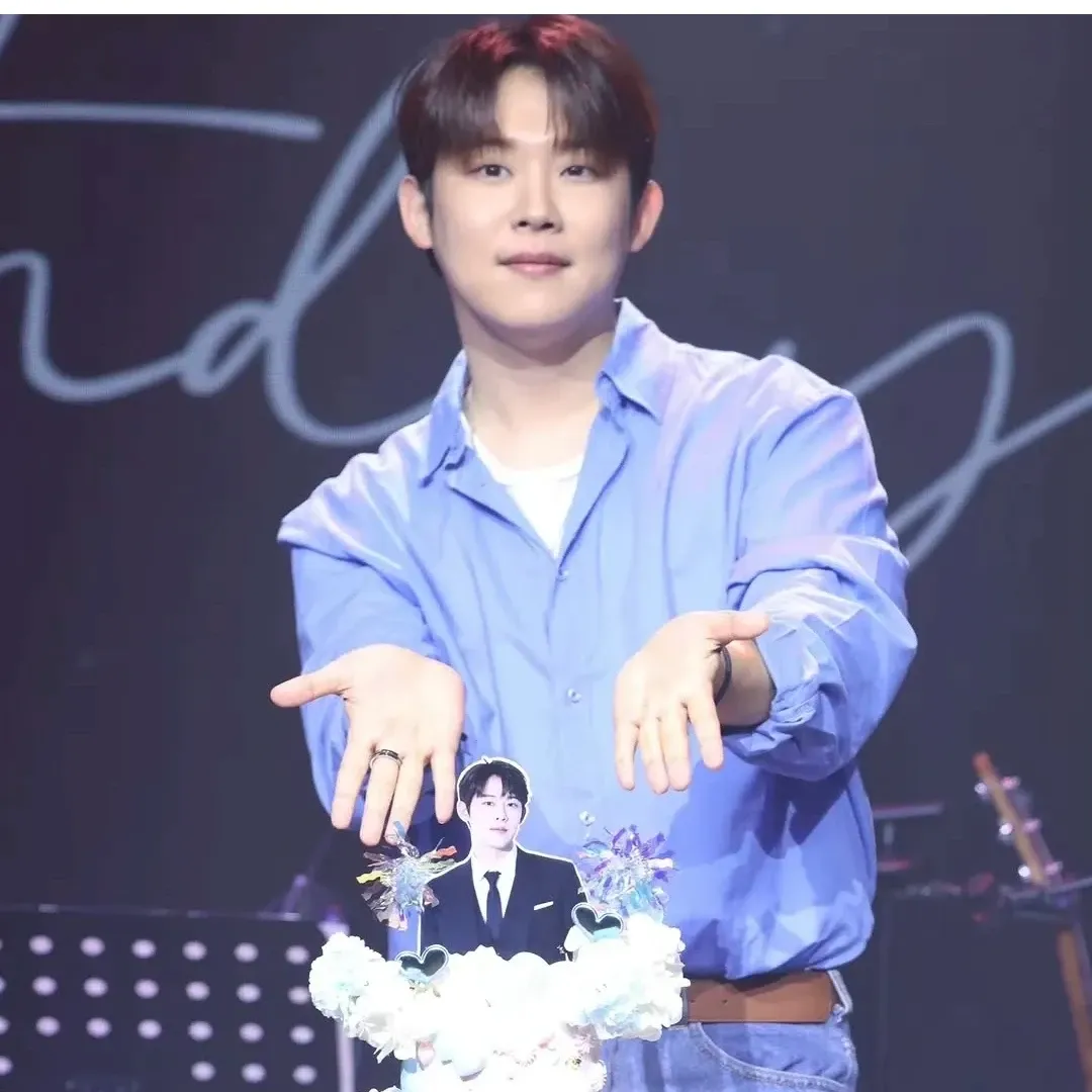 커뮤니티에서 화제된 인기 셀럽 콘텐츠
