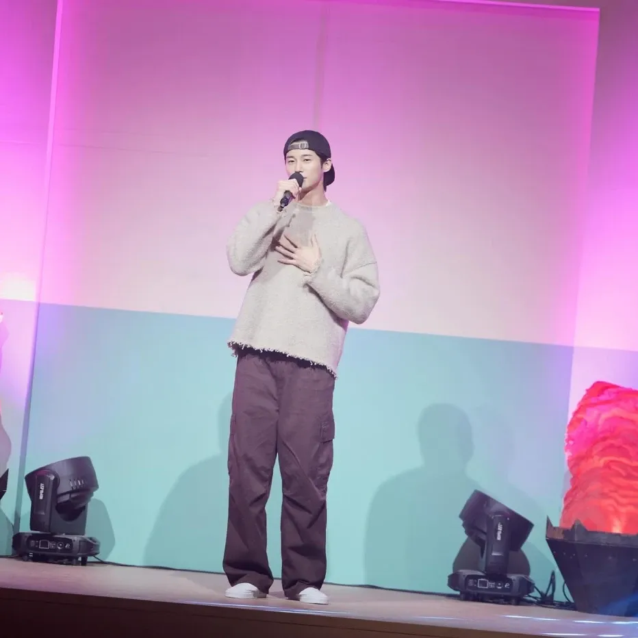 A moment captured by a fan of Byeon Wooseok
