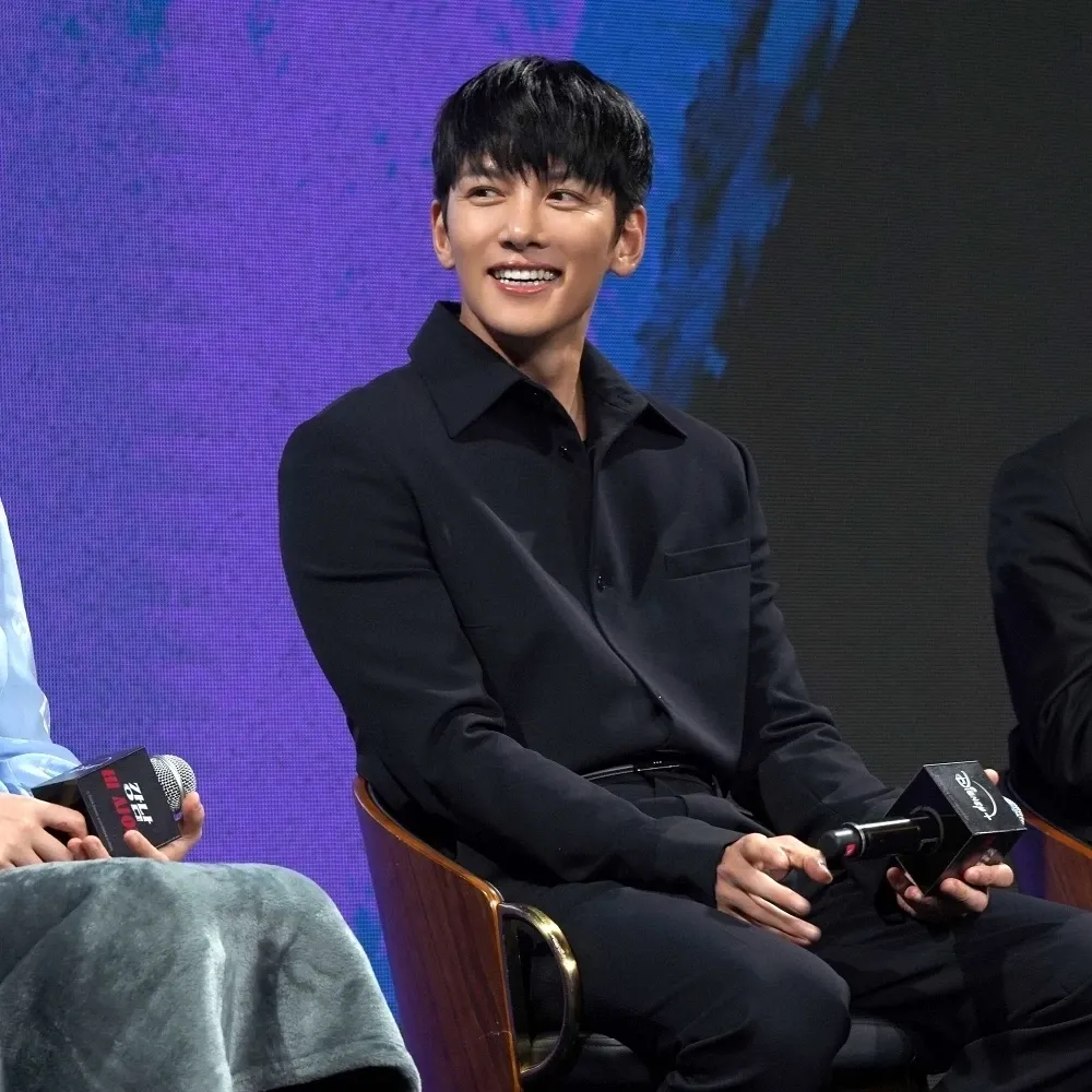 Behind-the-scenes cut of Ji Changwook